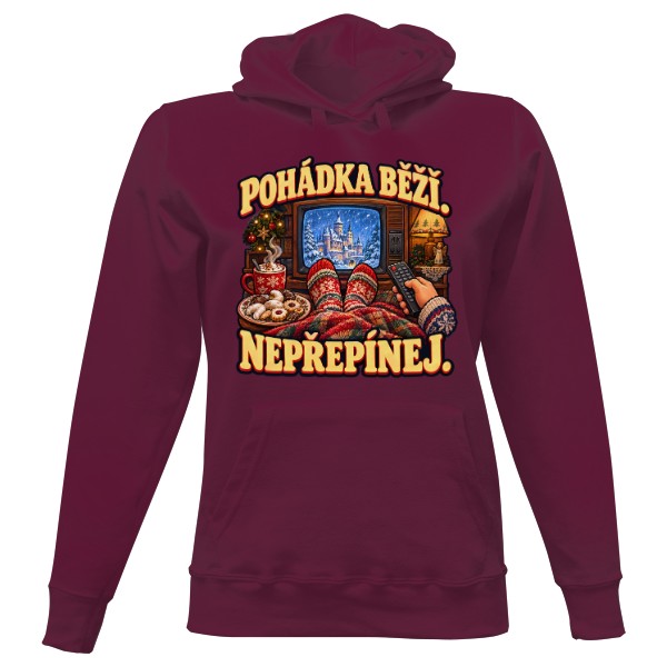 Dámska mikina s kapucňou s potlačou Pohádka běží. Nepřepínej. – ponožky, kakao a ovládač